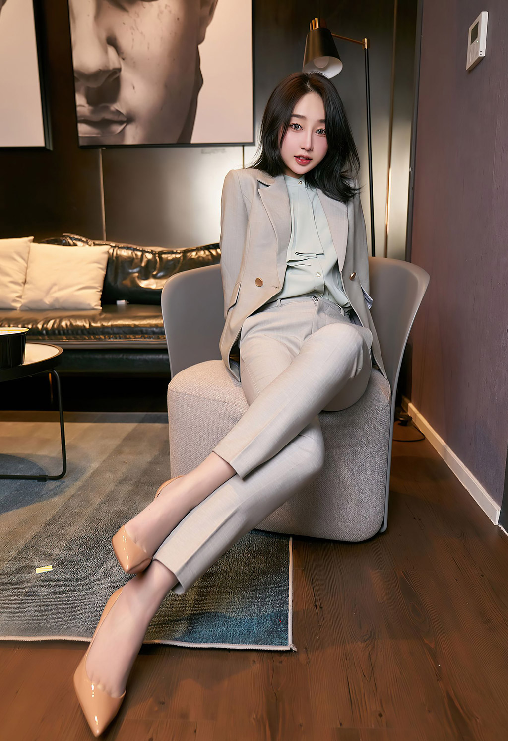 九月生动人的女秘书娇柔粉透欲滴的妹子