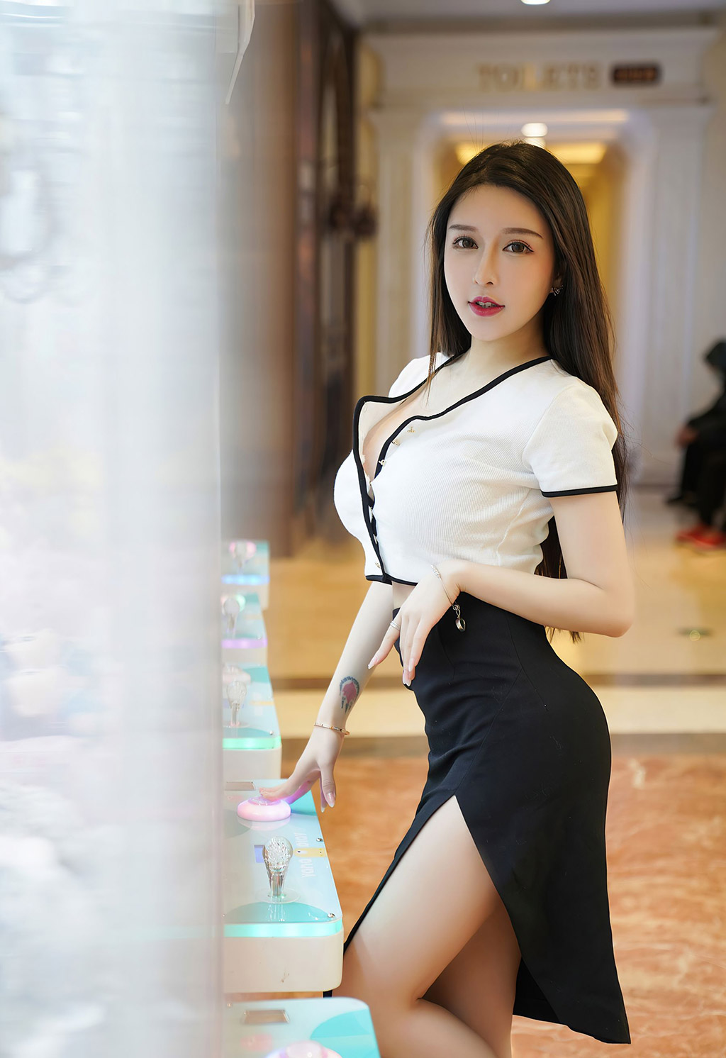 玉兔miki经典黑丝OL黑色内衣诱人气息