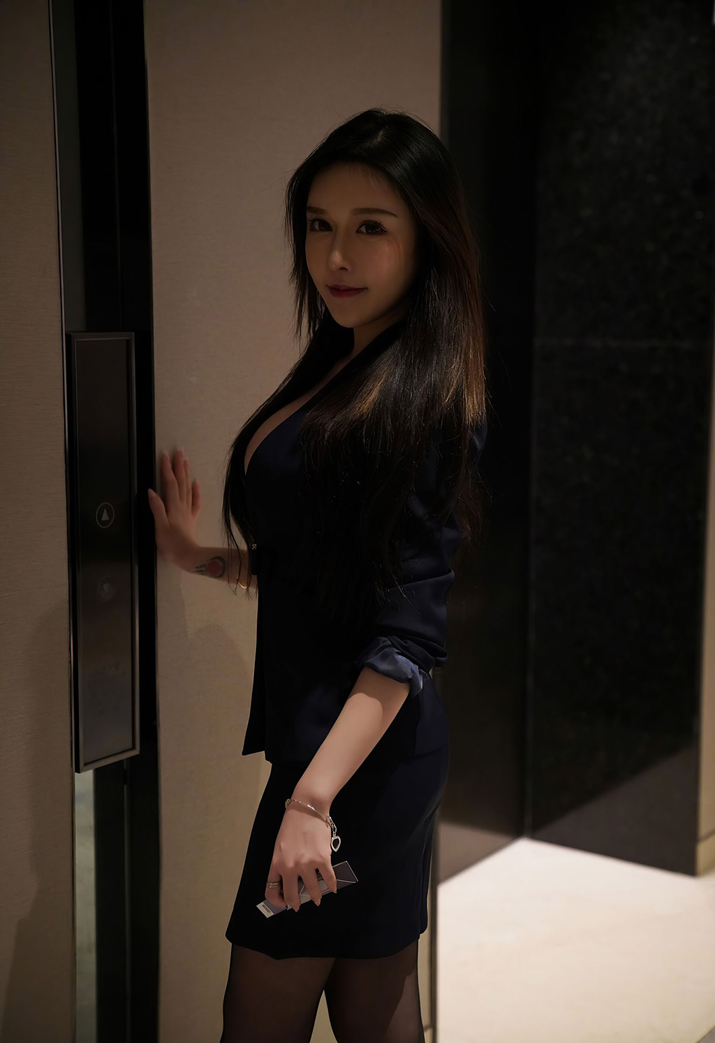 玉兔miki职场OL娇媚多姿的婀娜身姿媚态诱人