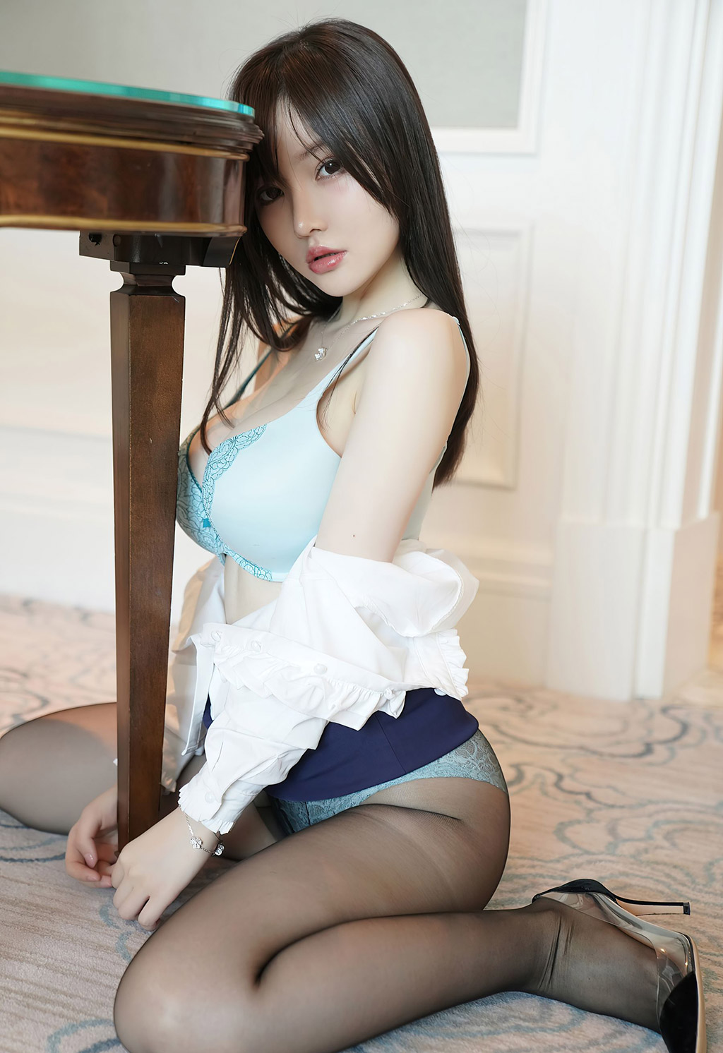 糯美子MINIbabe巨乳OL前台接待剧情