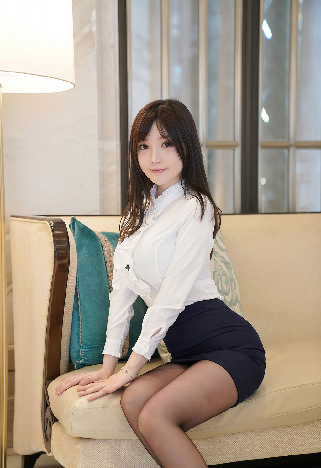糯美子MINIbabe巨乳OL前台接待剧情