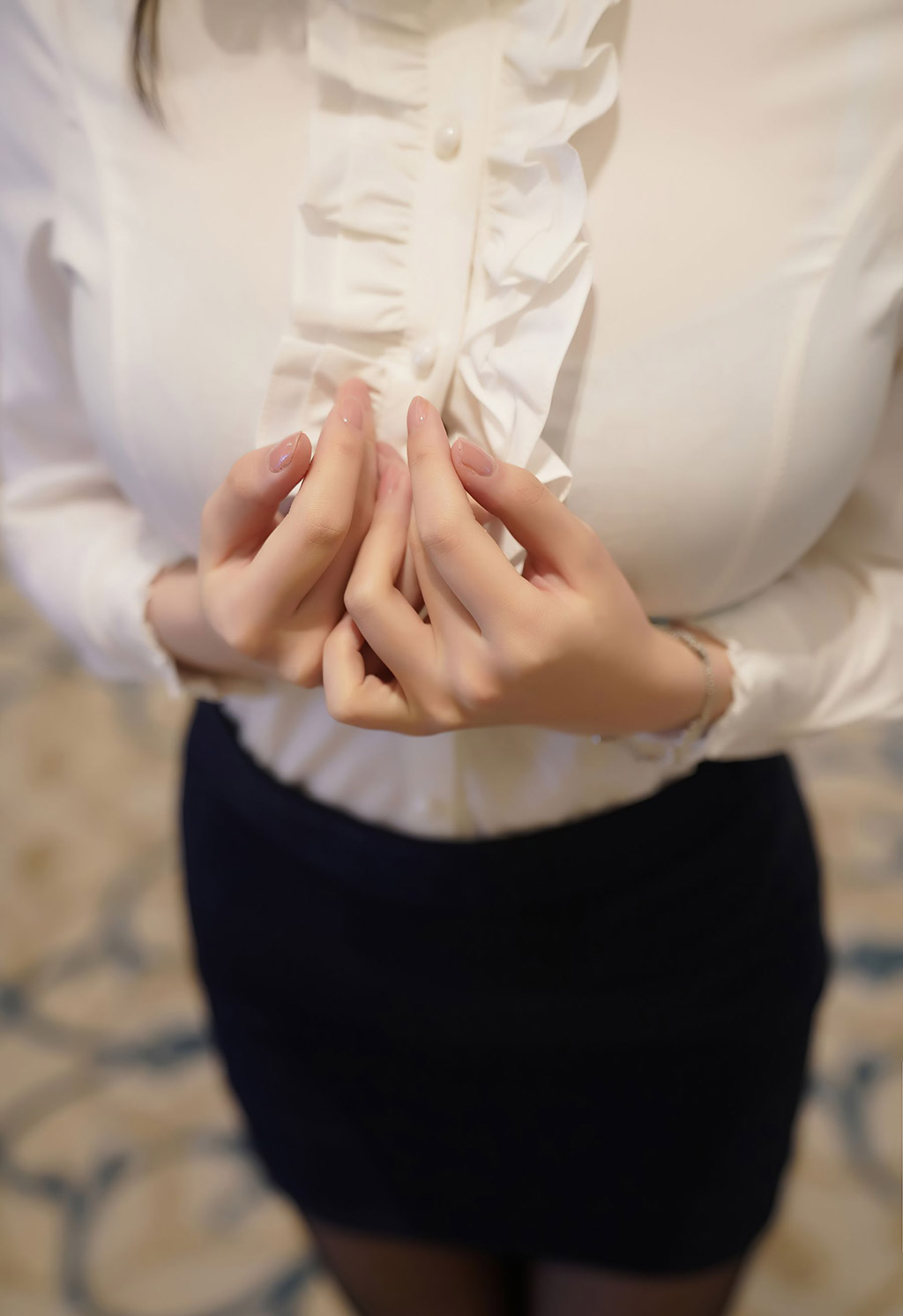 糯美子MINIbabe巨乳OL前台接待剧情