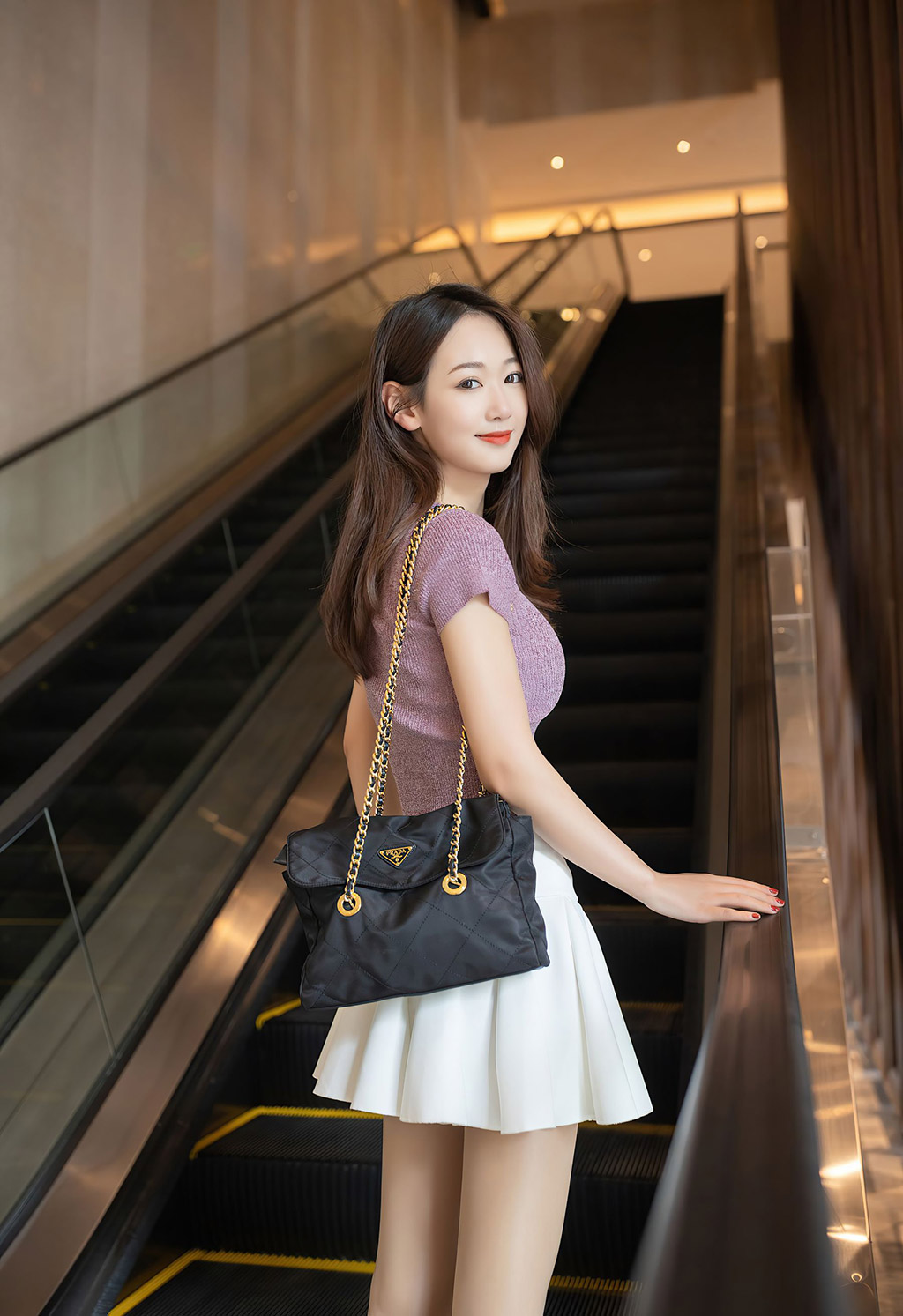 唐安琪星瑶尾随温柔典雅的气质与人妻娇媚