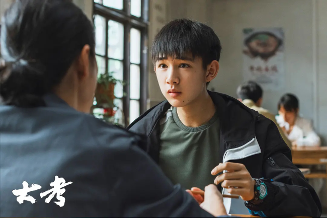 17岁荣梓杉荣获东方卫视“品质新人” 未来可期