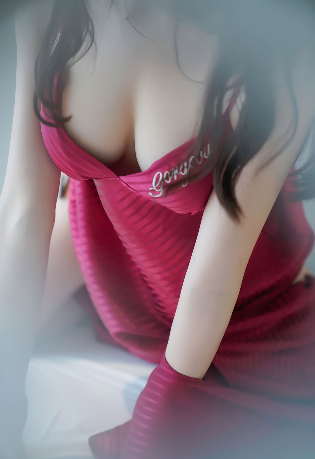 芝芝Booty猩红的睡衣的女友视觉