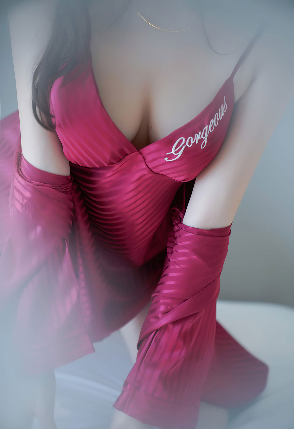 芝芝Booty猩红的睡衣的女友视觉