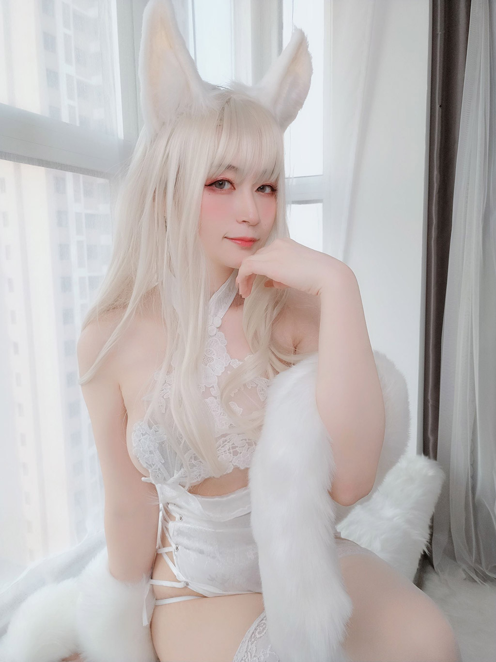 白银小姐姐Coser白兔白腿白胸白美人