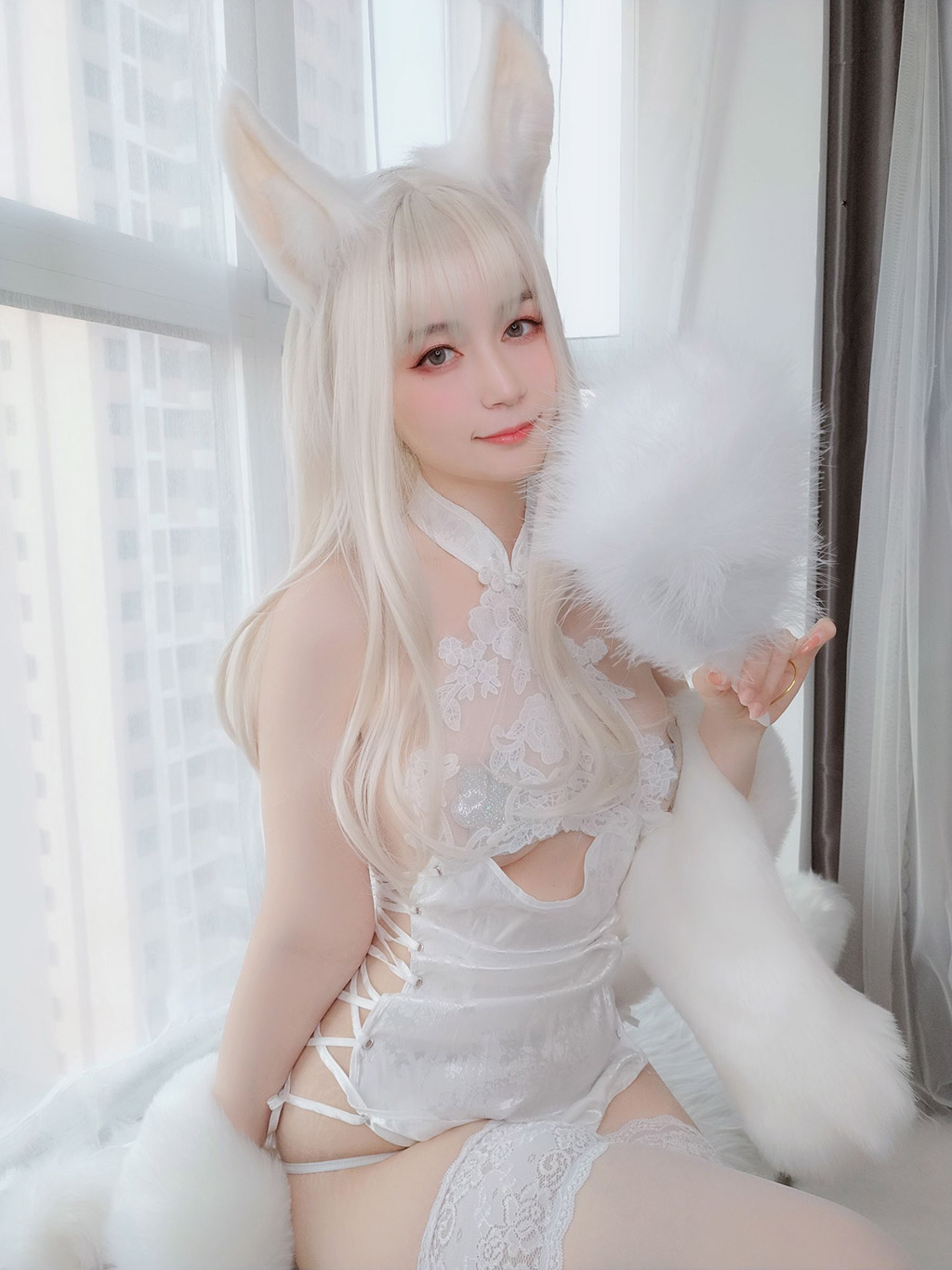 白银小姐姐Coser白兔白腿白胸白美人