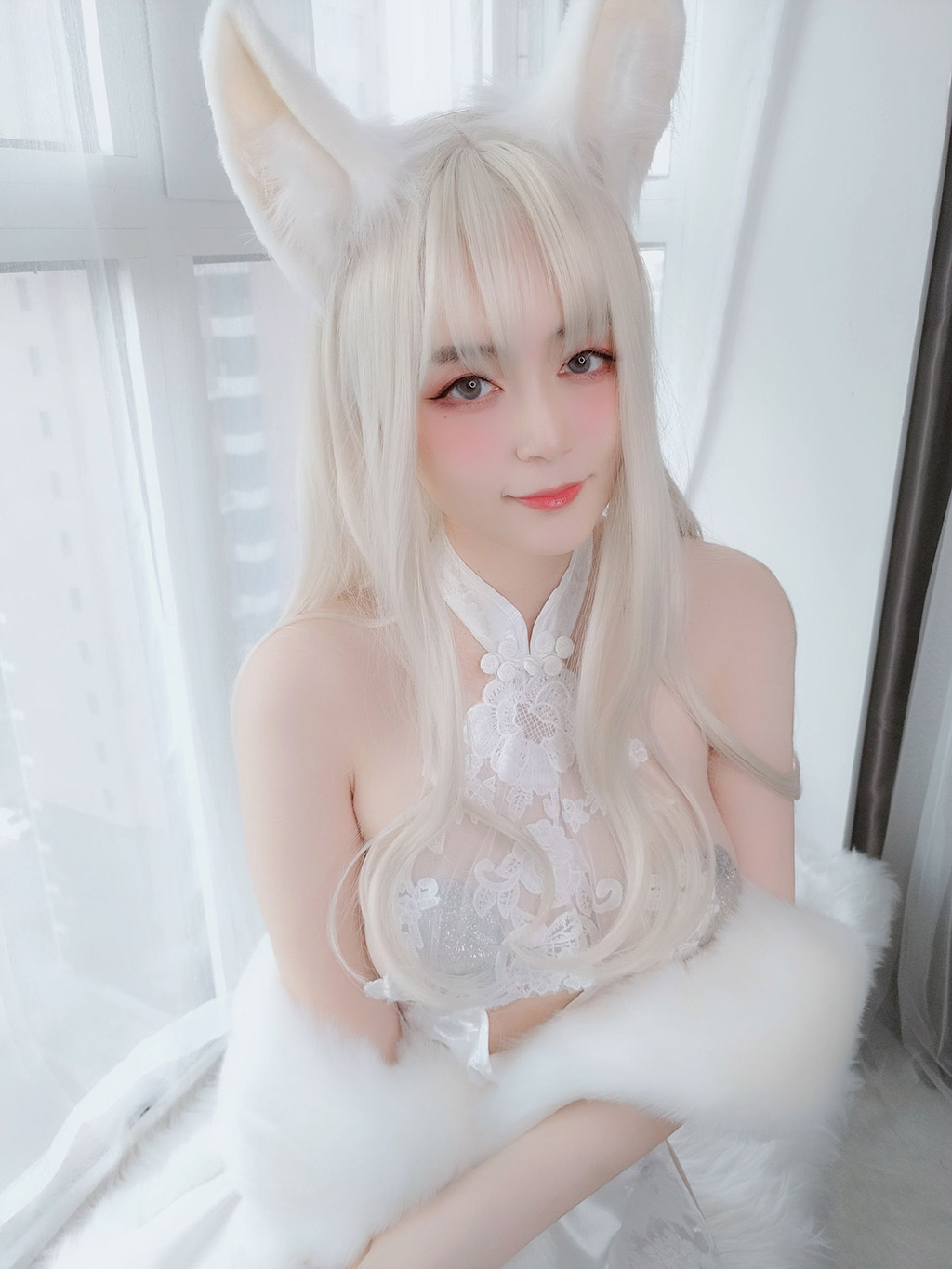 白银小姐姐Coser白兔白腿白胸白美人