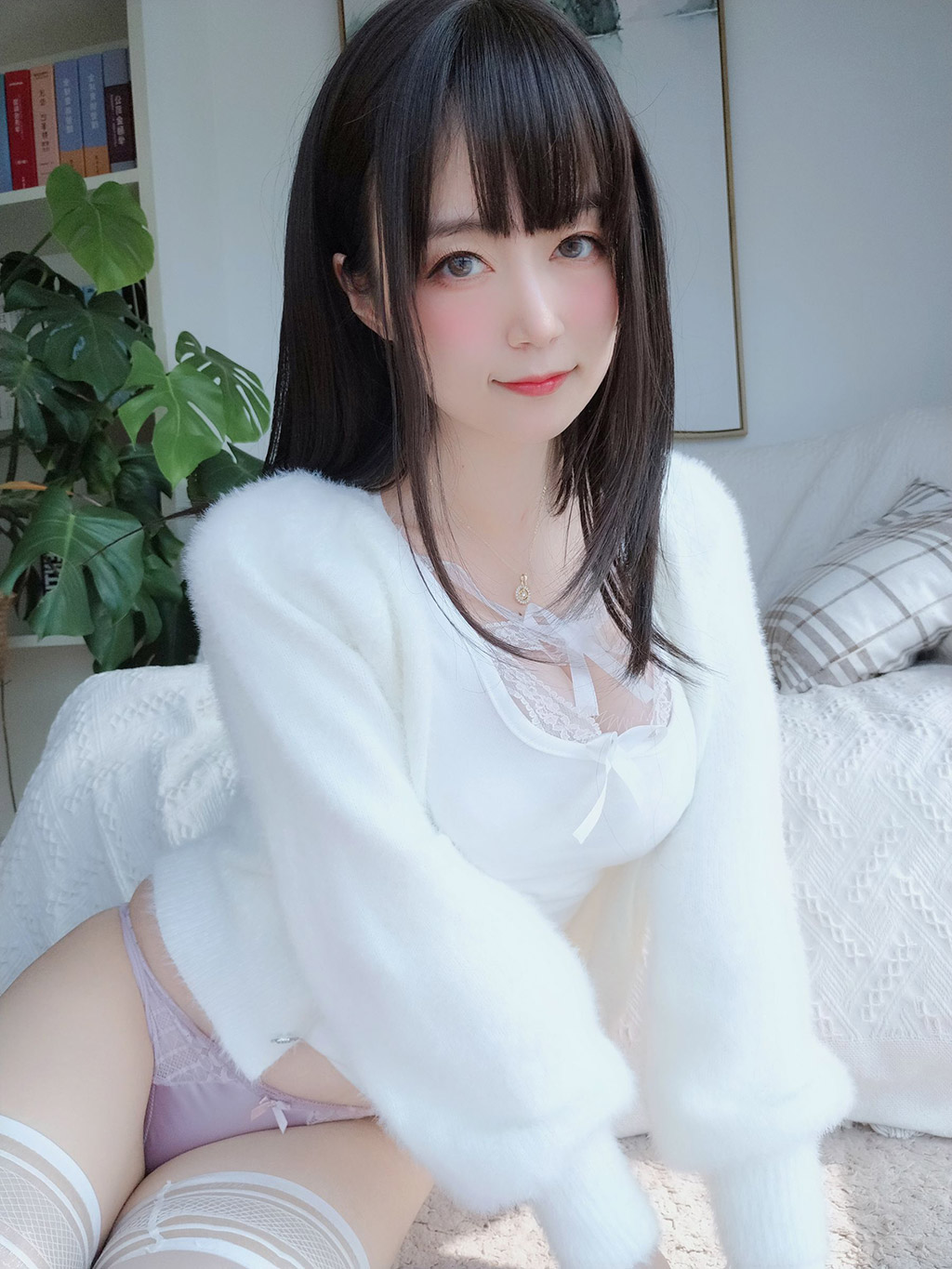 Coser小姐姐白银白蕾丝 写真套图