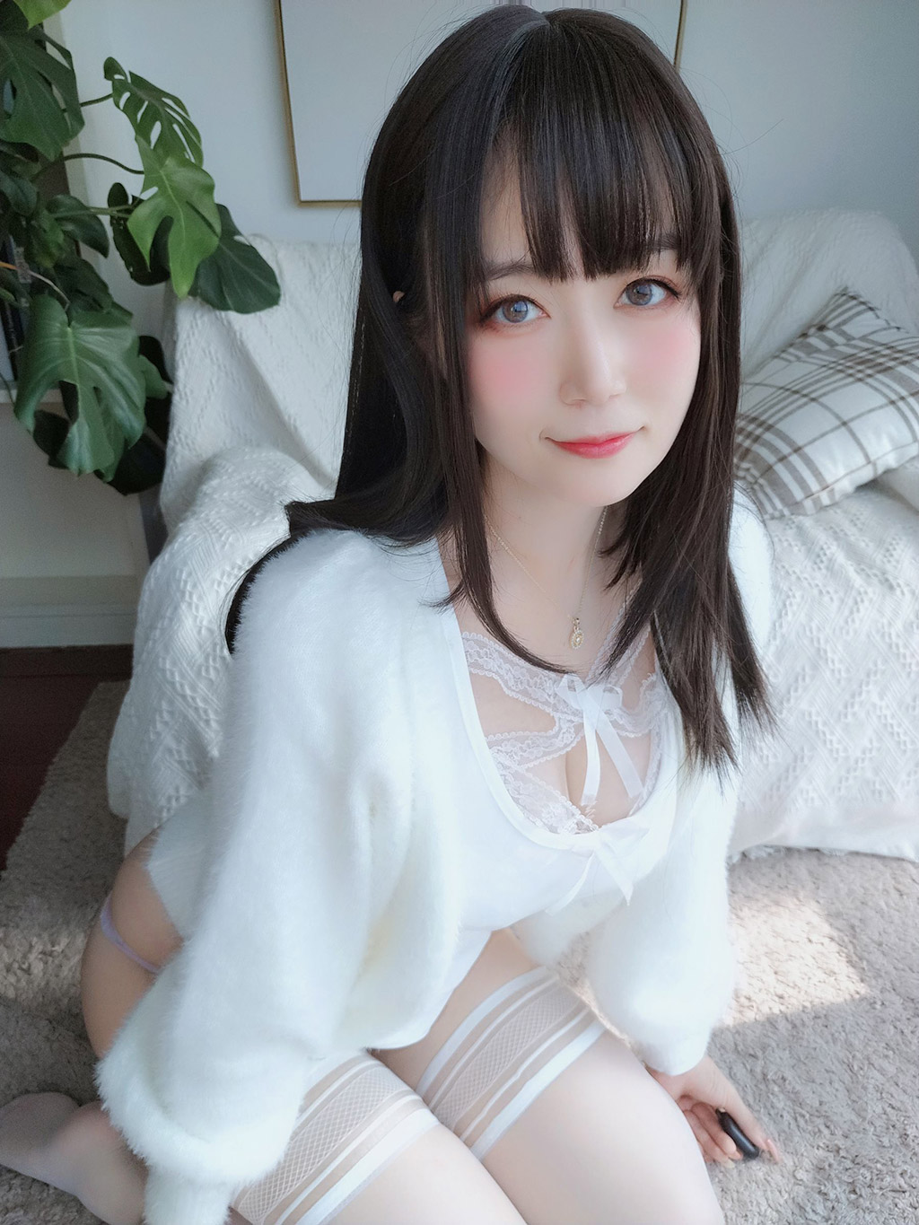 Coser小姐姐白银白蕾丝 写真套图