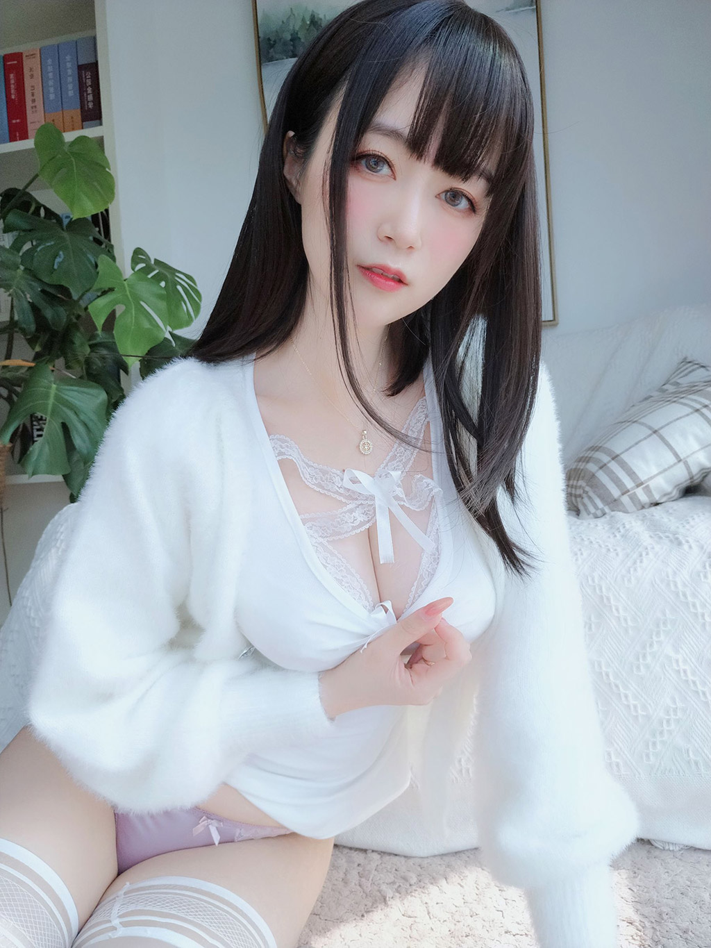 Coser小姐姐白银白蕾丝 写真套图
