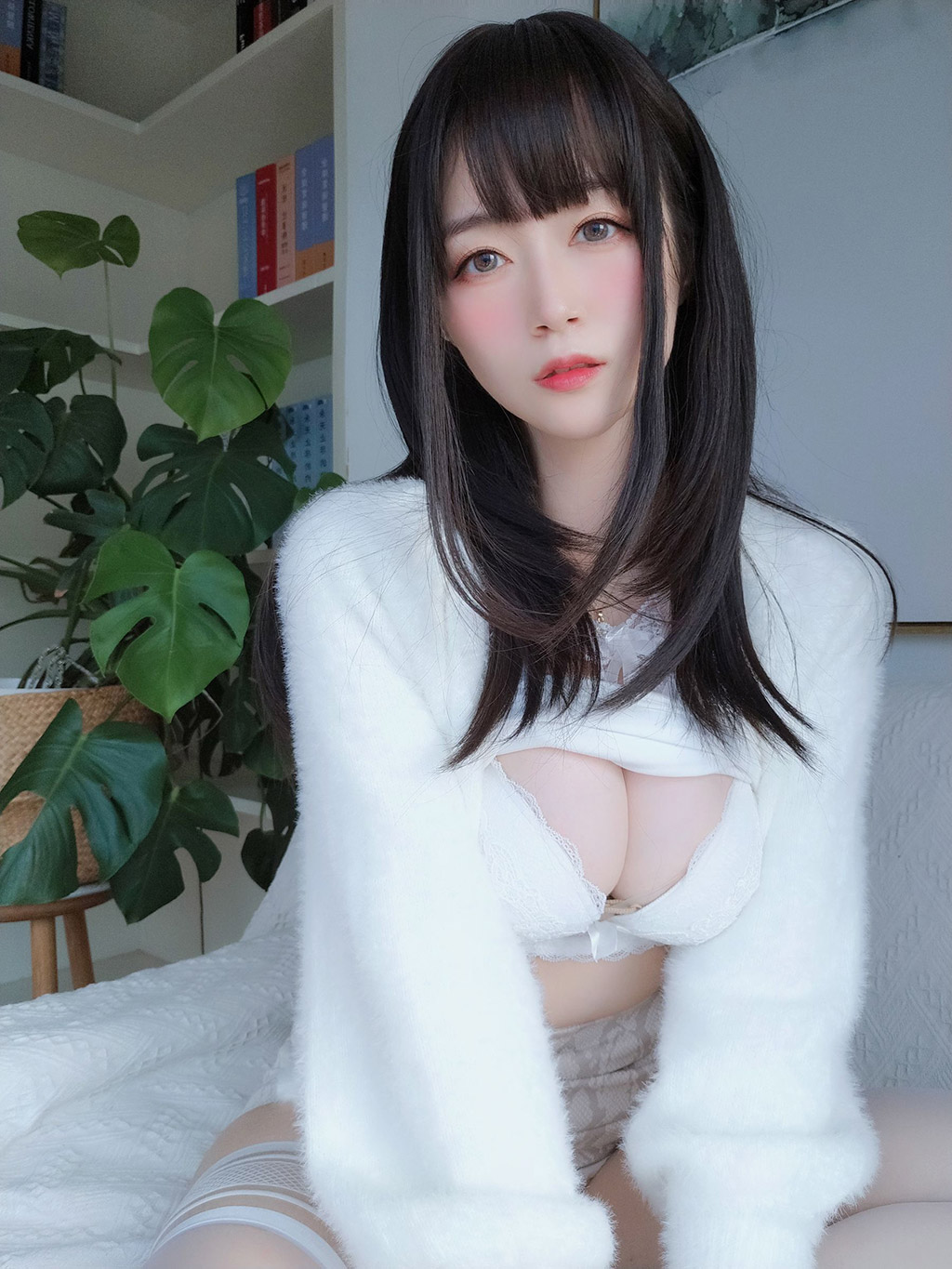 Coser小姐姐白银白蕾丝 写真套图