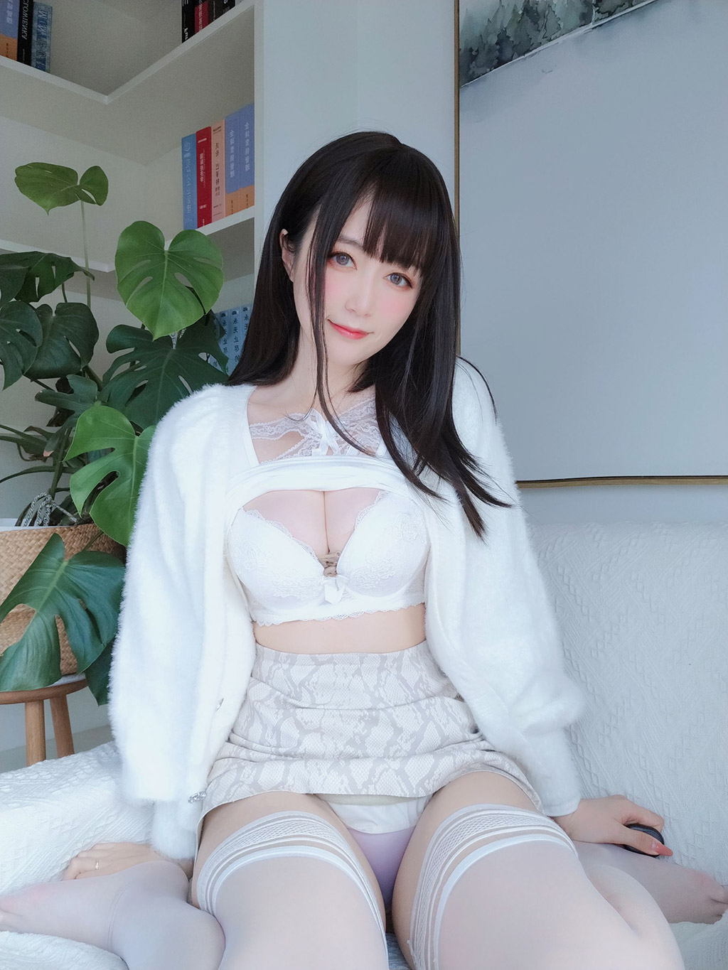 Coser小姐姐白银白蕾丝 写真套图