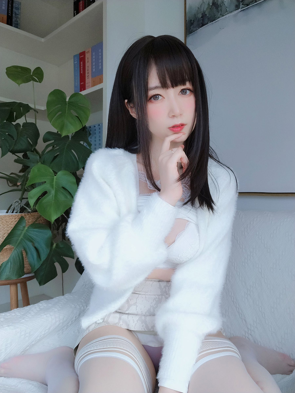 Coser小姐姐白银白蕾丝 写真套图