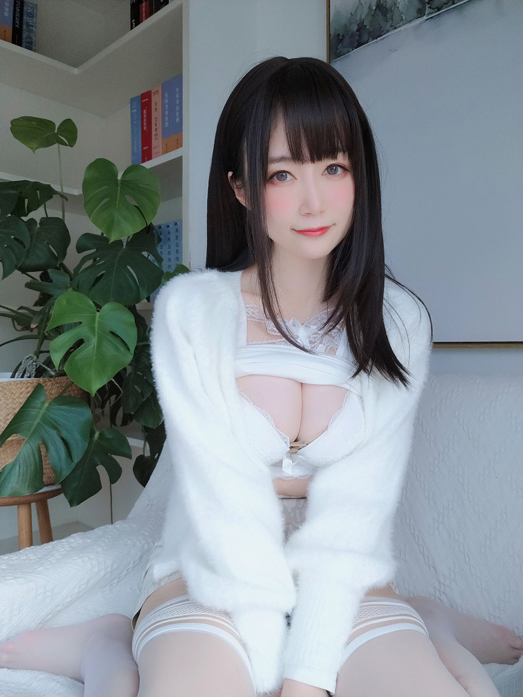 Coser小姐姐白银白蕾丝 写真套图