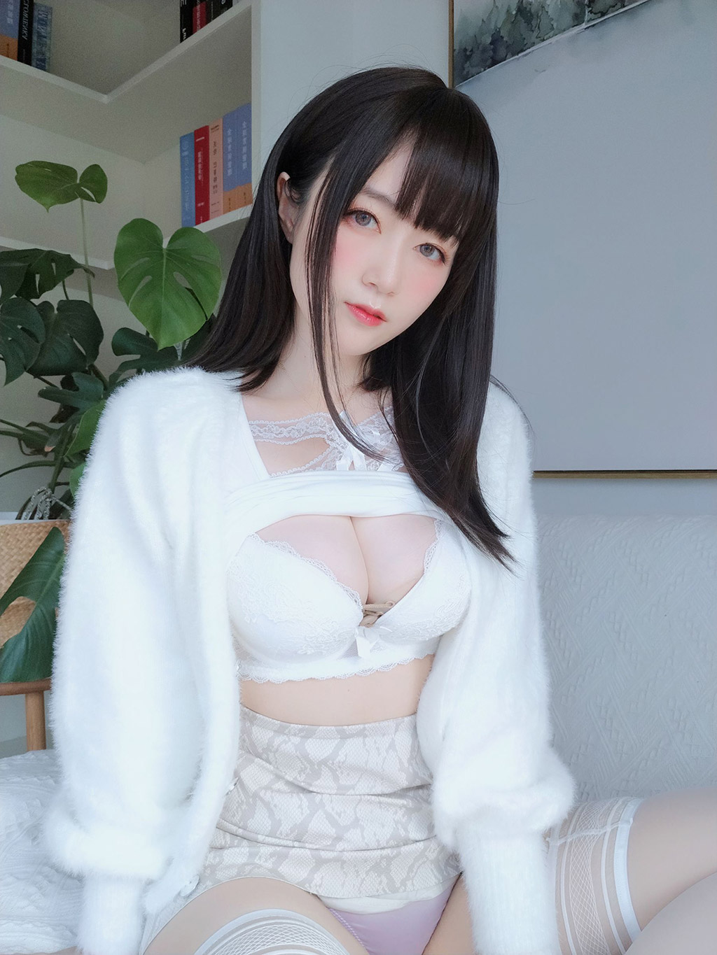 Coser小姐姐白银白蕾丝 写真套图