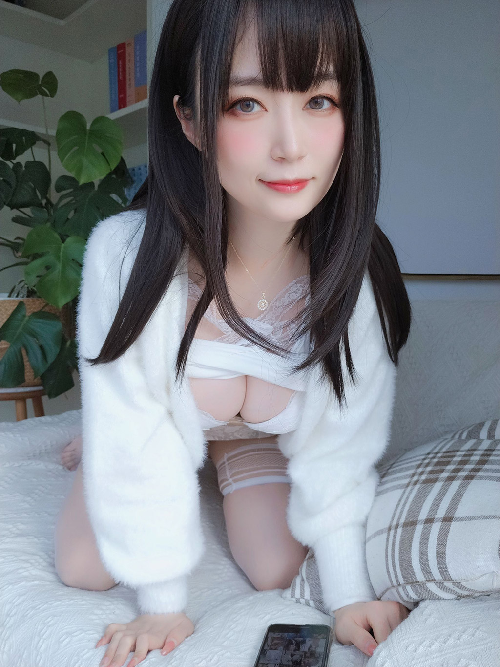 Coser小姐姐白银白蕾丝 写真套图
