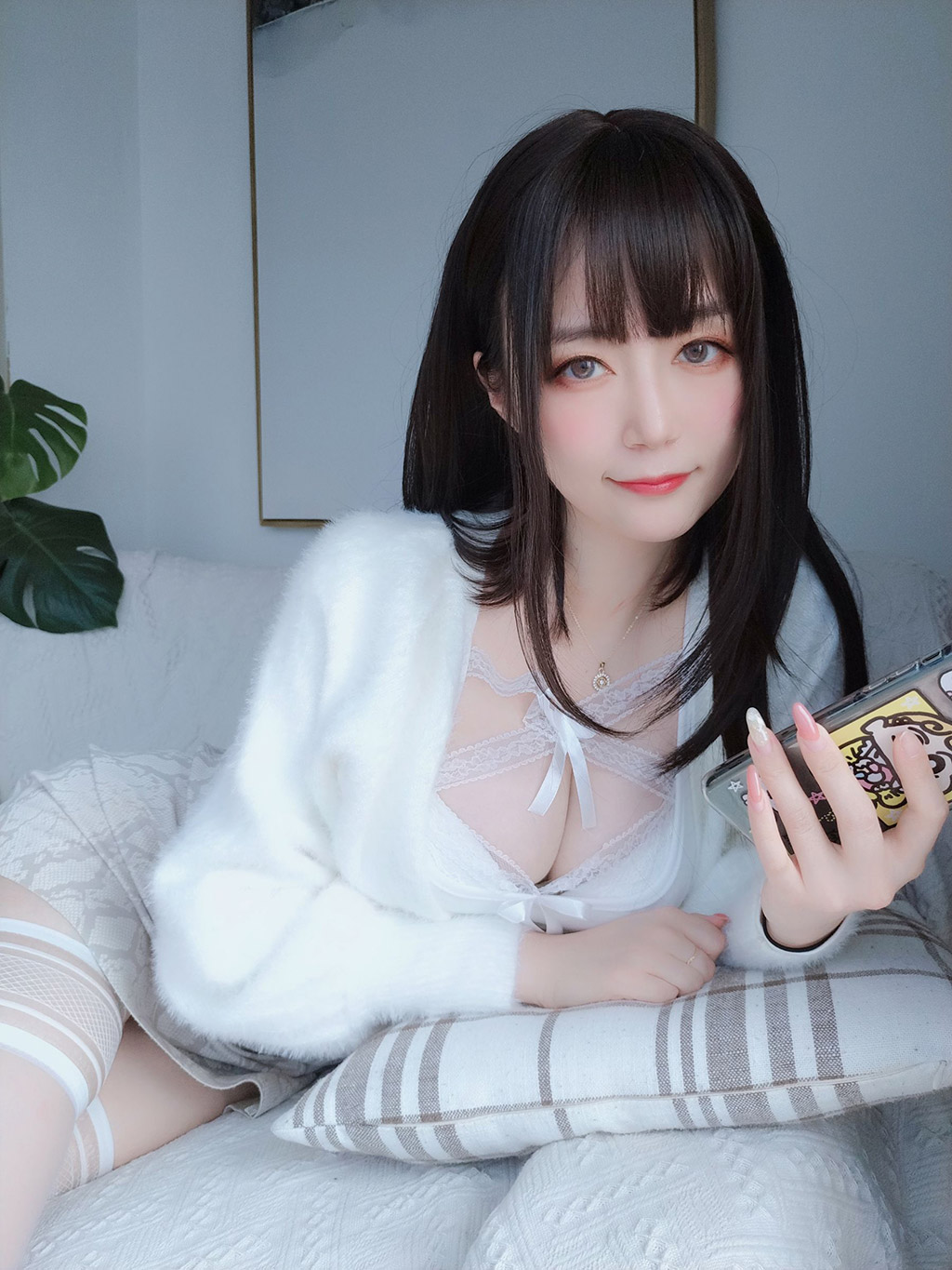 Coser小姐姐白银白蕾丝 写真套图