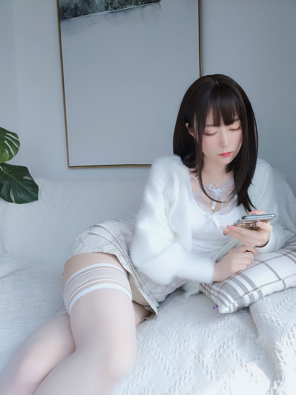 Coser小姐姐白银白蕾丝 写真套图