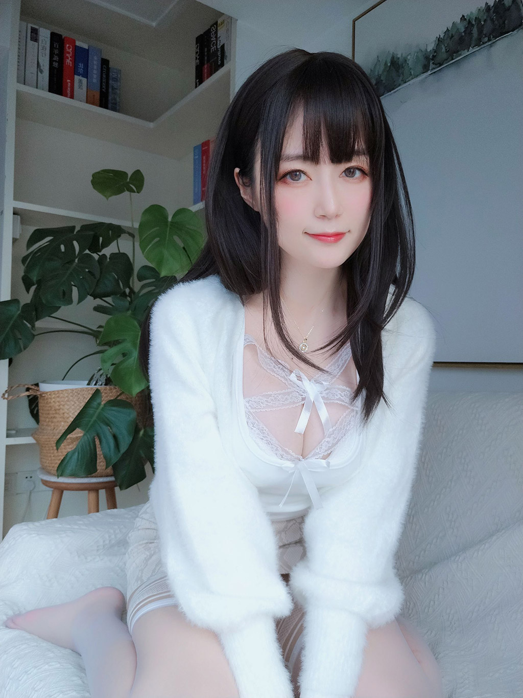Coser小姐姐白银白蕾丝 写真套图