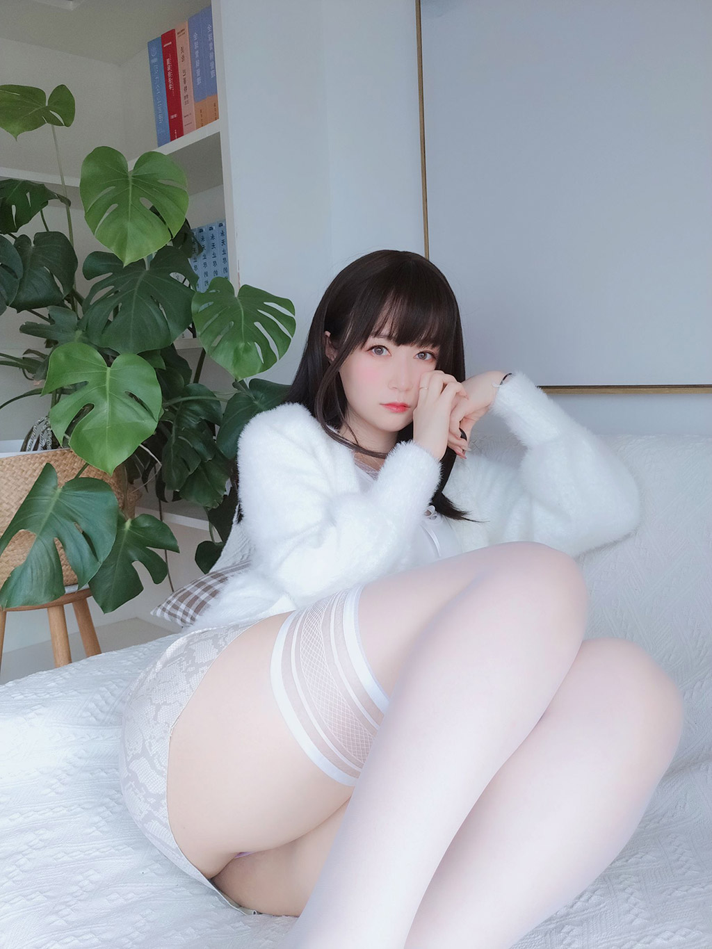 Coser小姐姐白银白蕾丝 写真套图