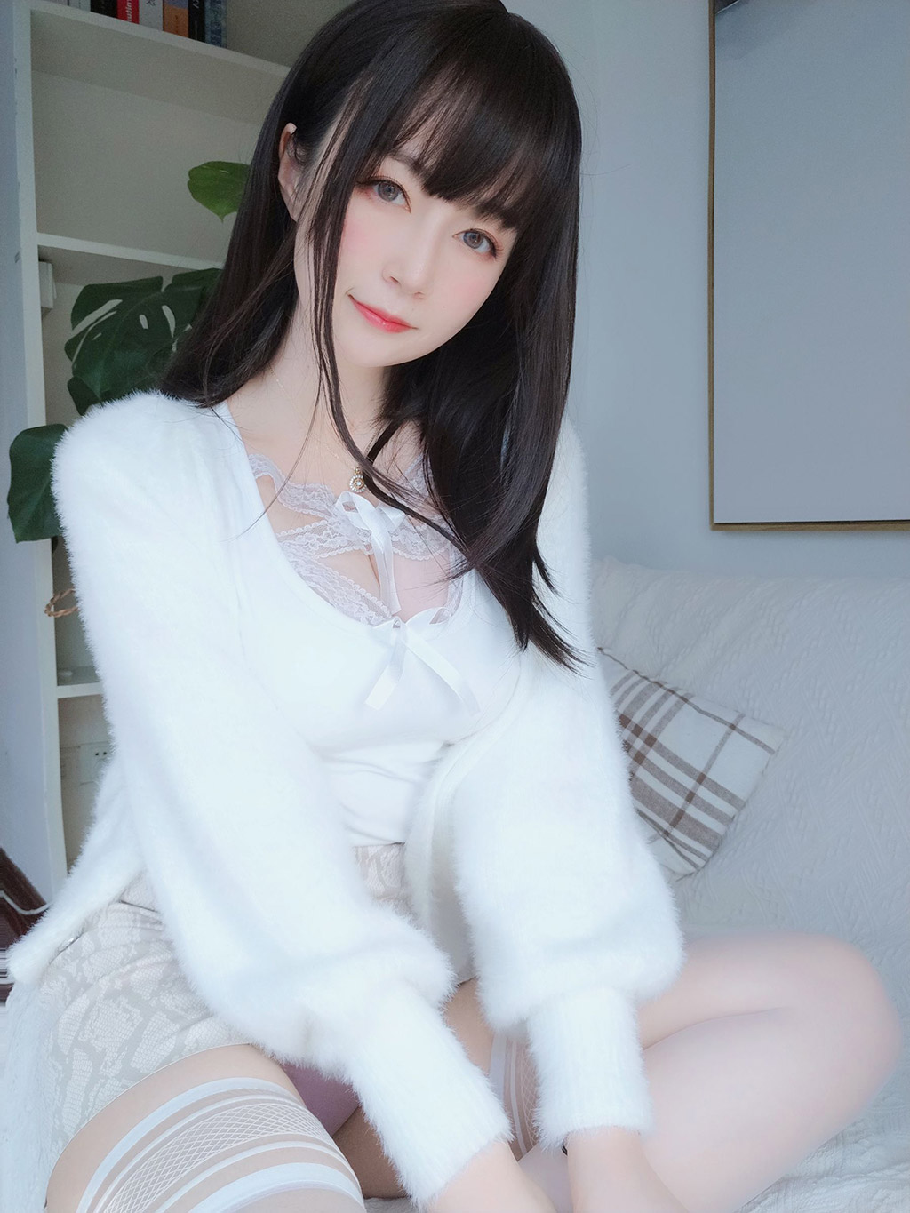 Coser小姐姐白银白蕾丝 写真套图