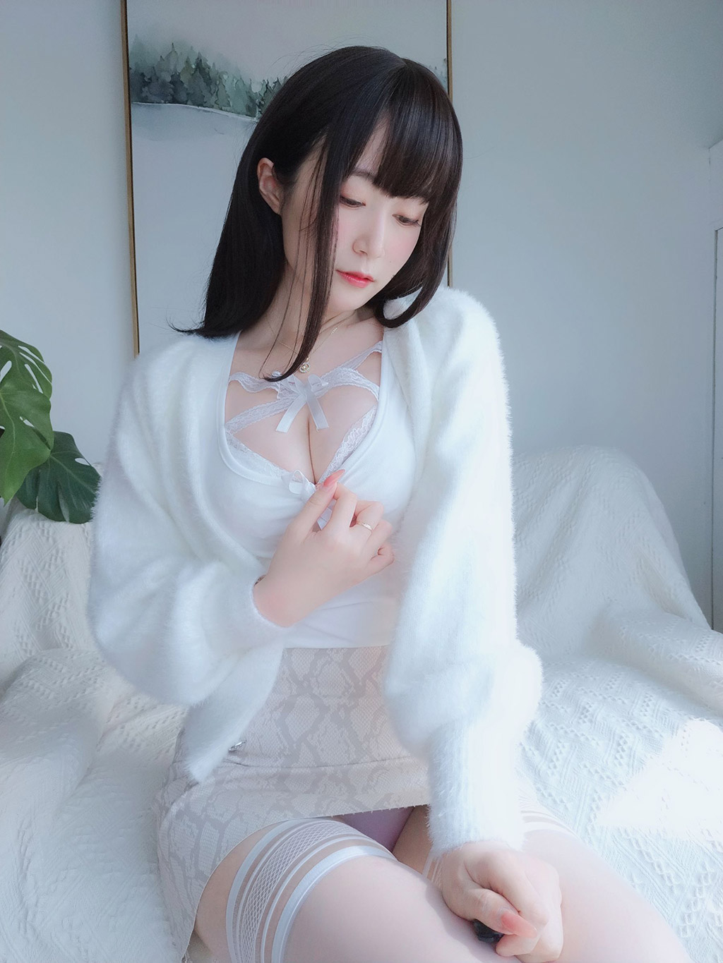 Coser小姐姐白银白蕾丝 写真套图