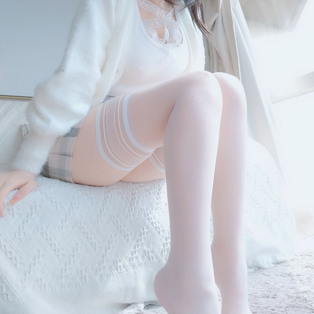 Coser小姐姐白银白蕾丝 写真套图