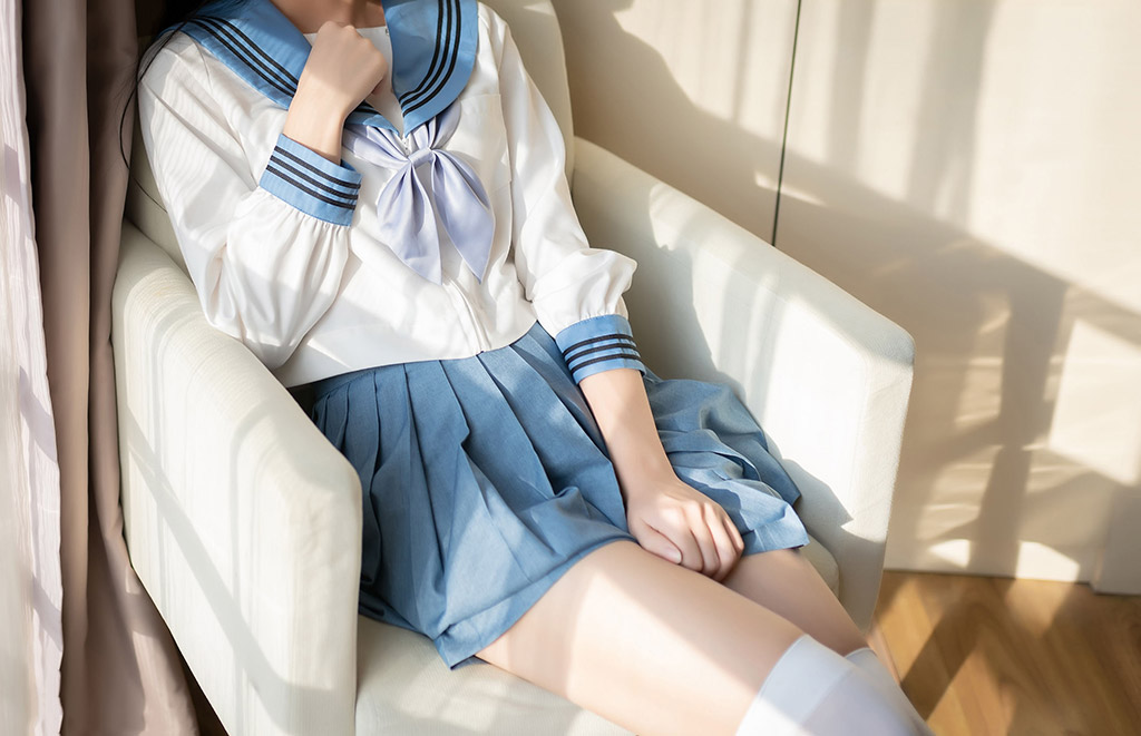 学生制服少女写真套图白丝诱人
