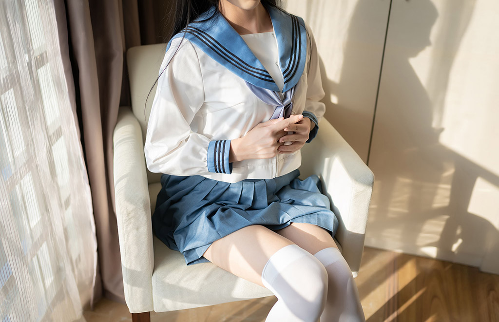 学生制服少女写真套图白丝诱人