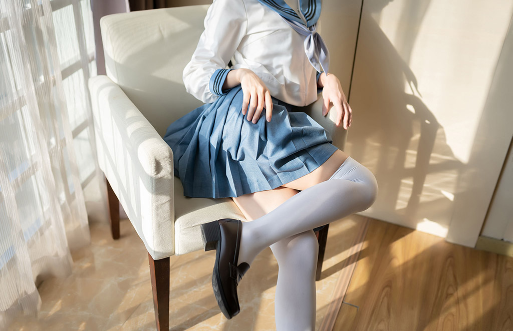 学生制服少女写真套图白丝诱人