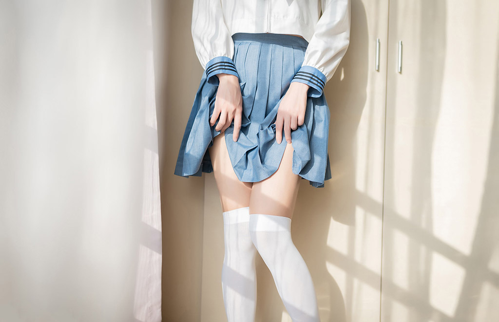 学生制服少女写真套图白丝诱人