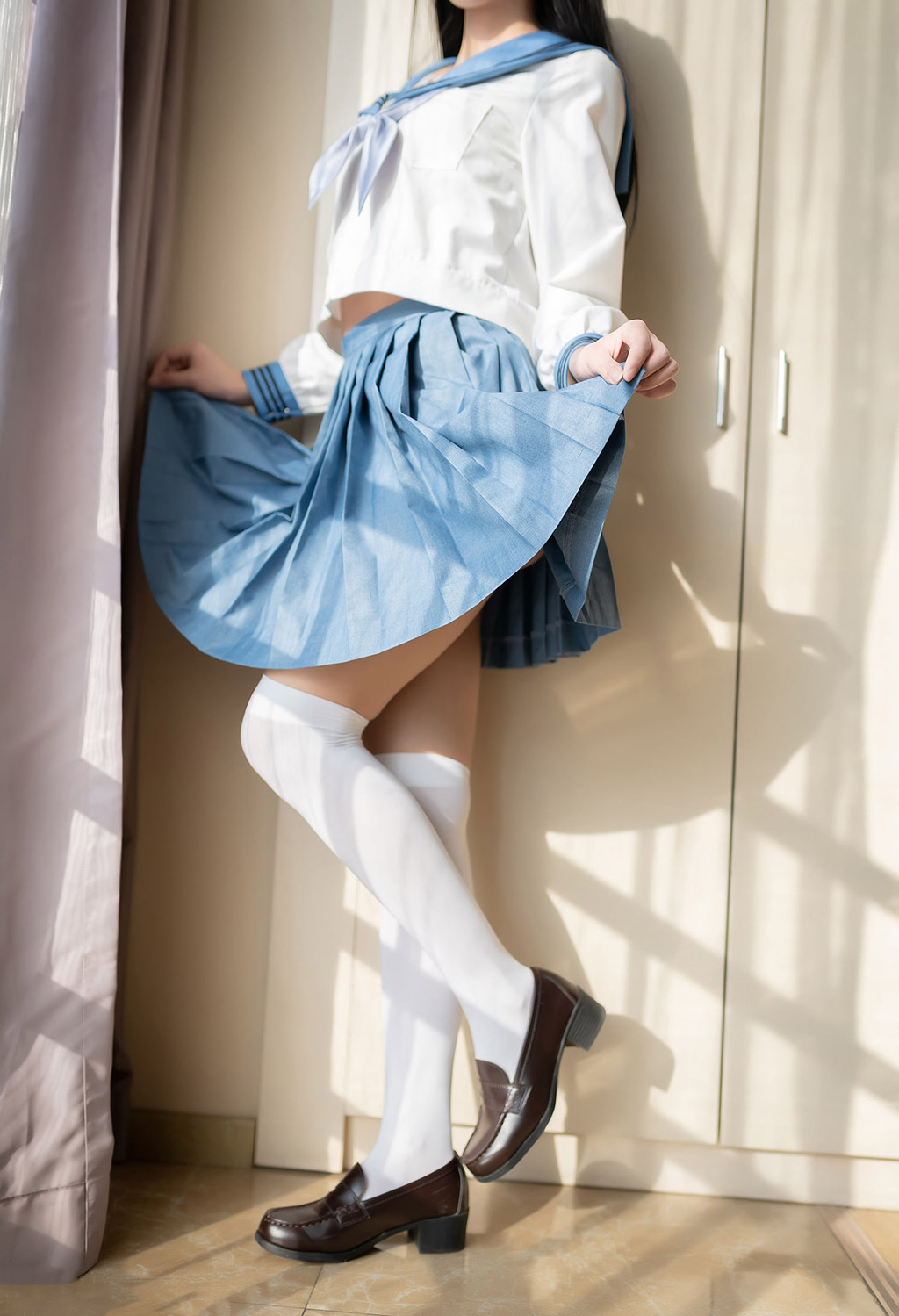 学生制服少女写真套图白丝诱人