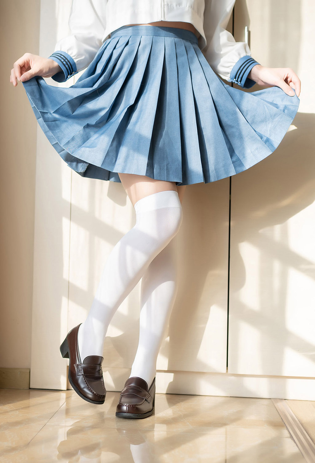 学生制服少女写真套图白丝诱人