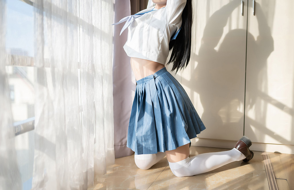 学生制服少女写真套图白丝诱人
