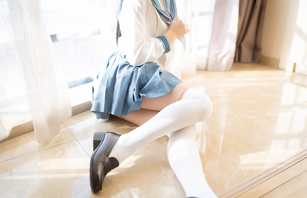 学生制服少女写真套图白丝诱人