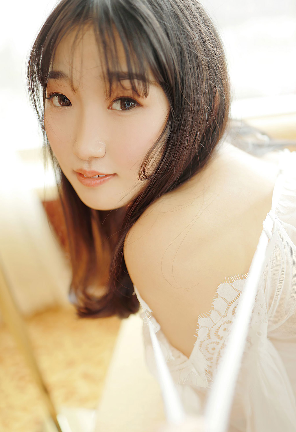 母崽崽轻薄服饰清甜身姿不失性感魅力