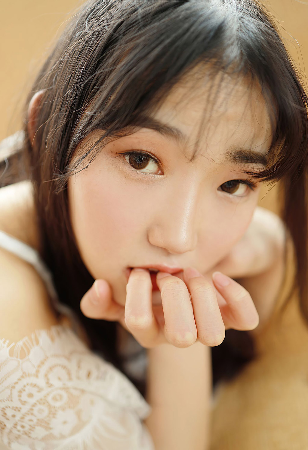 母崽崽轻薄服饰清甜身姿不失性感魅力