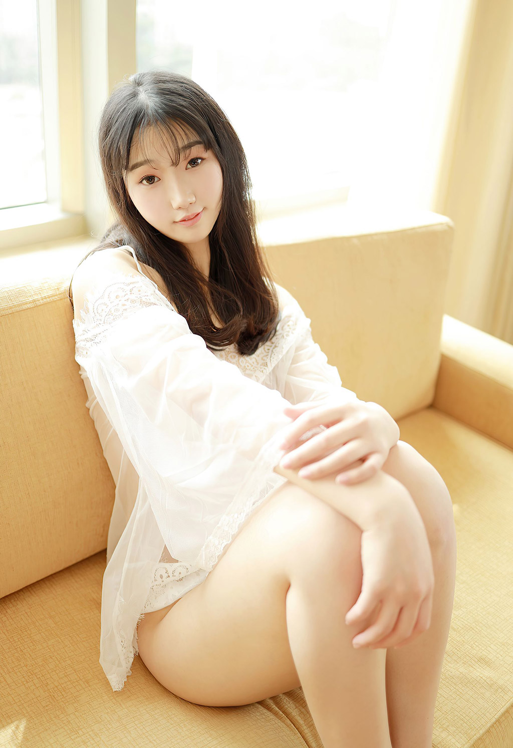 母崽崽轻薄服饰清甜身姿不失性感魅力