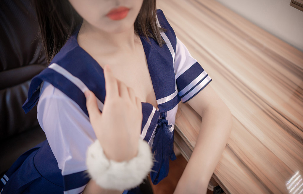 水手裙学妹性感写真套图