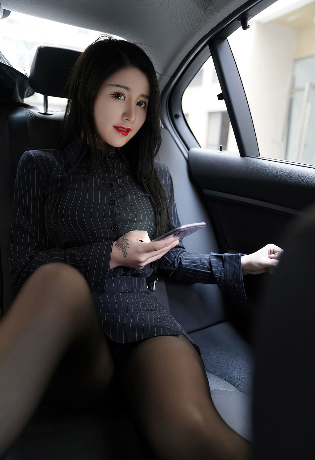 美七Mia极致魅惑的车内黑色OL系列