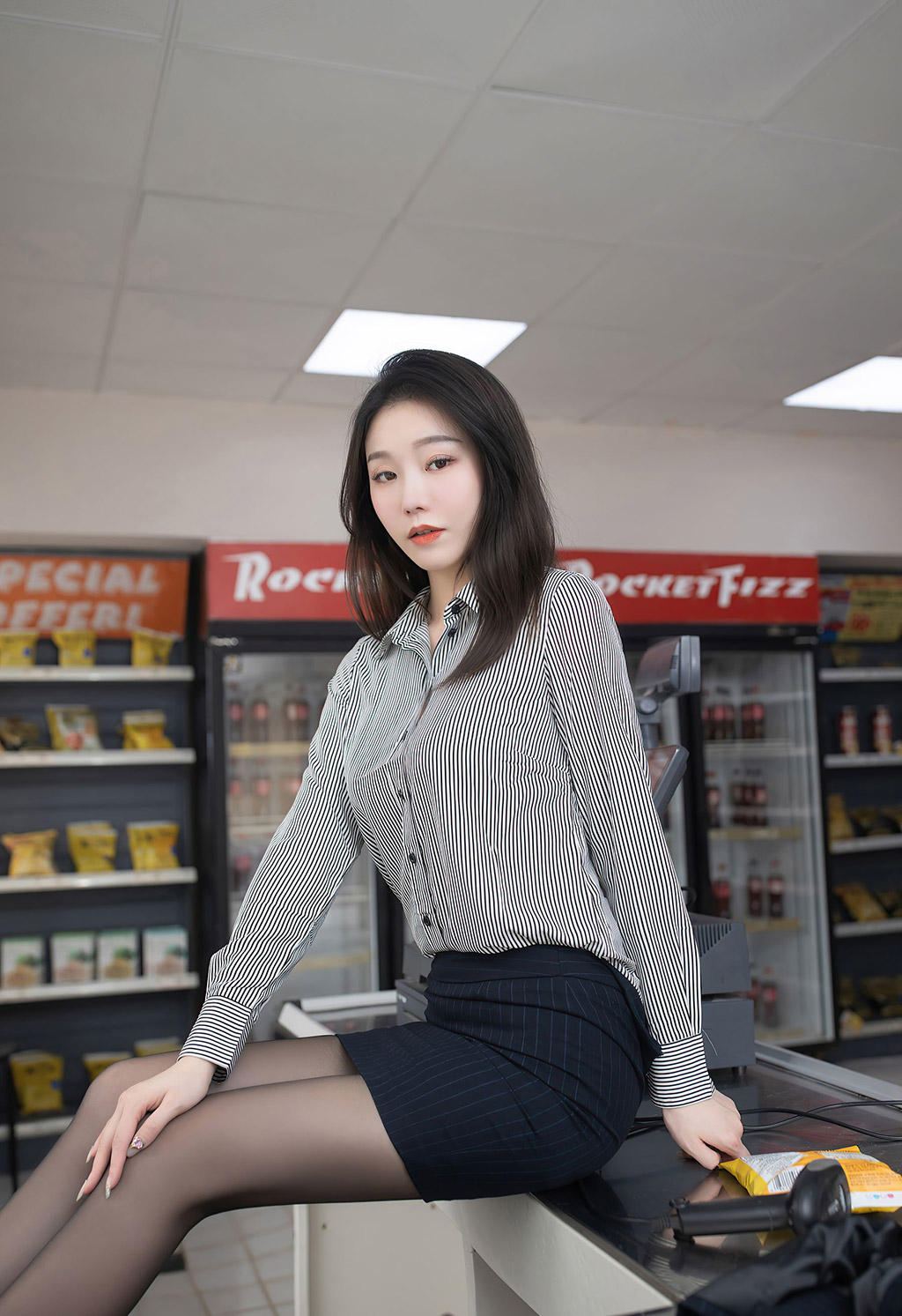 安然Maleah便利店职员主题写真