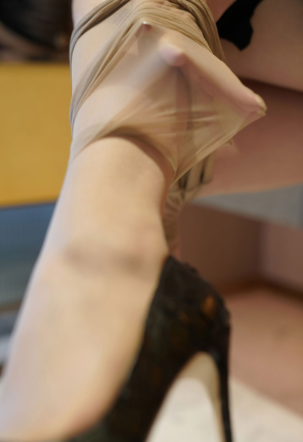 凯竹•廿十独具魅力的轻薄鳞片服饰