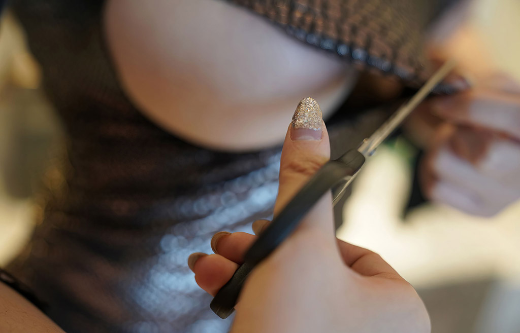 凯竹•廿十独具魅力的轻薄鳞片服饰