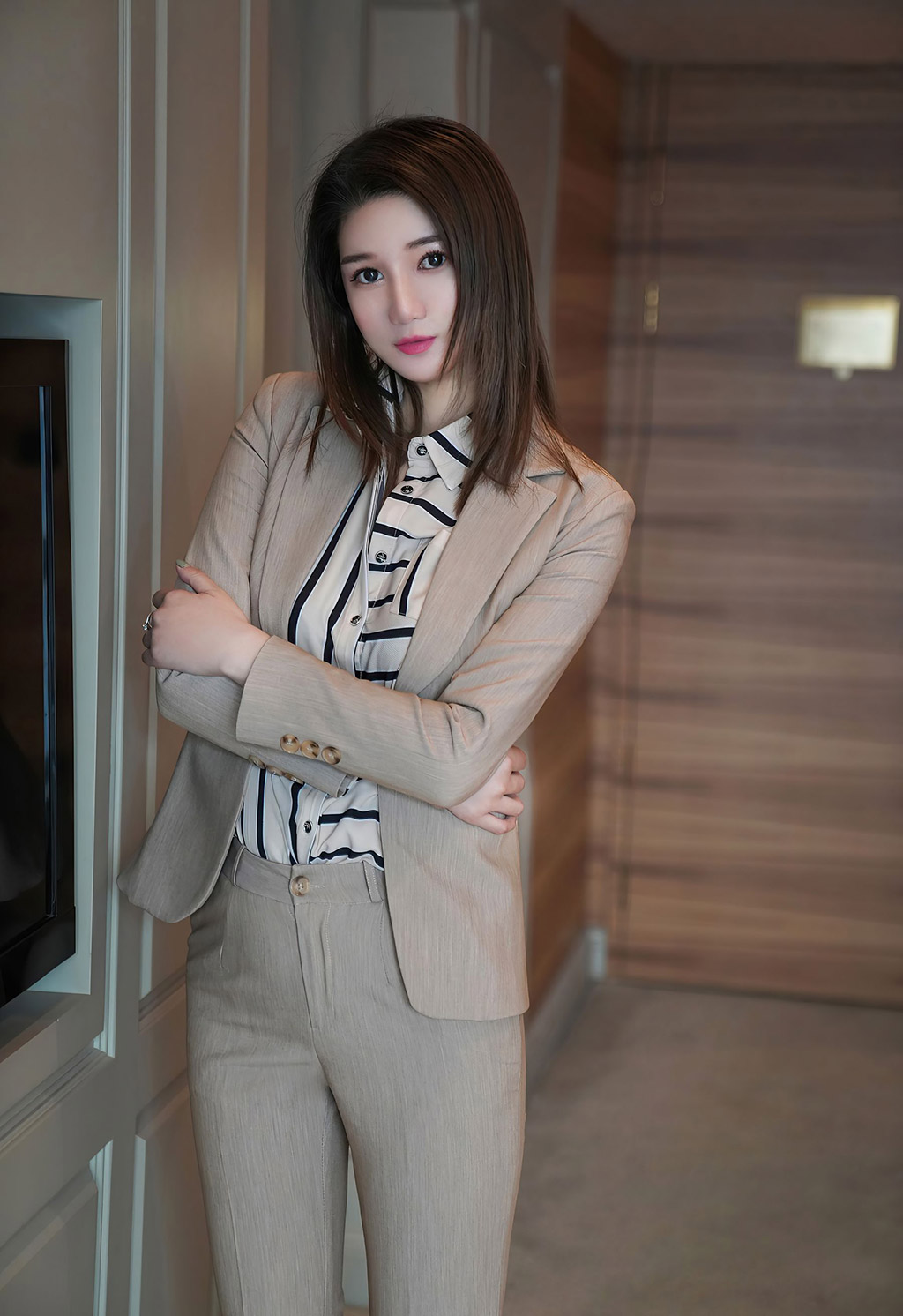 文芮jeninfer飒爽典雅多姿的职场OL