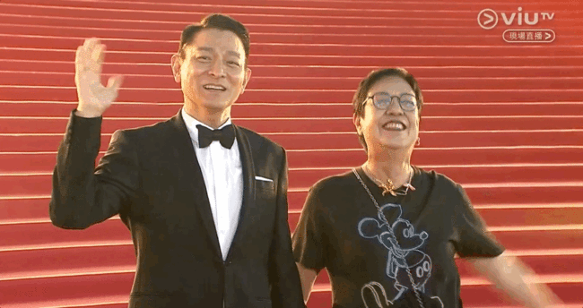60岁与61的老友相聚!杨紫琼刘德华金像奖同框