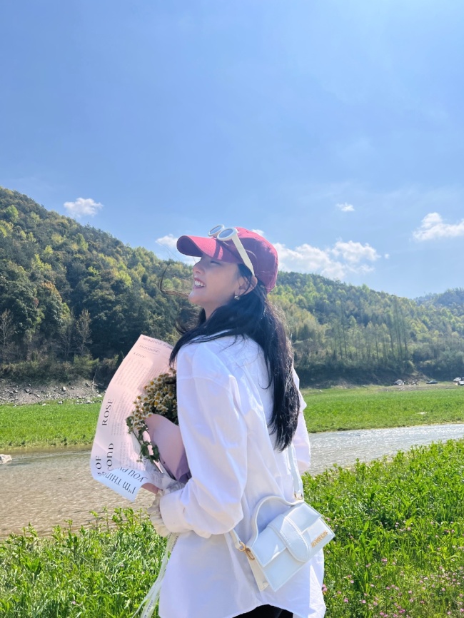 宋祖儿分享游玩美照 笑容甜美惹人爱