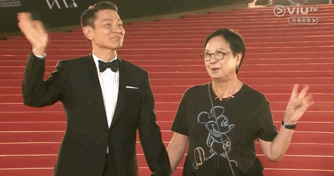 60岁与61的老友相聚!杨紫琼刘德华金像奖同框