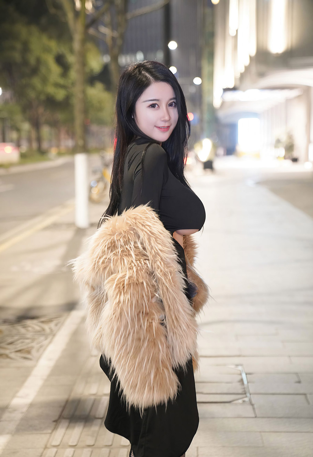 美七Mia丰腴有致的惹火身段媚态淋漓诱人